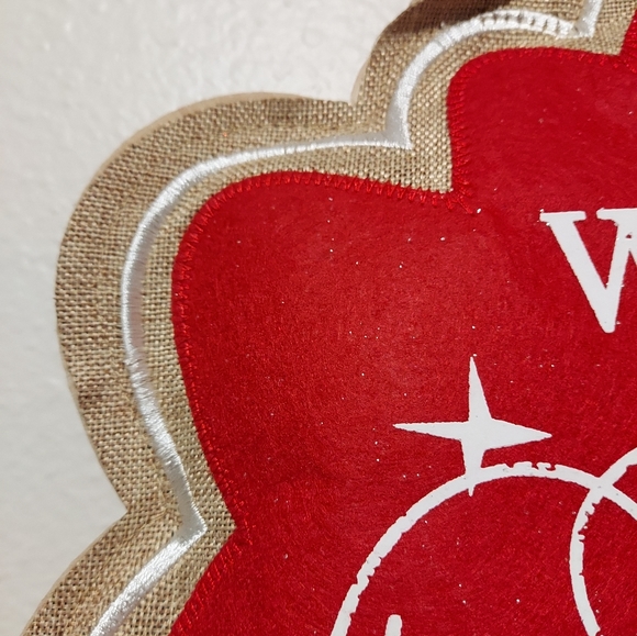 20" X 16" Red Felt Burlap Wall Hanger Lightweight Christmas Peace Joy Love w/Bow - Picture 7 of 9